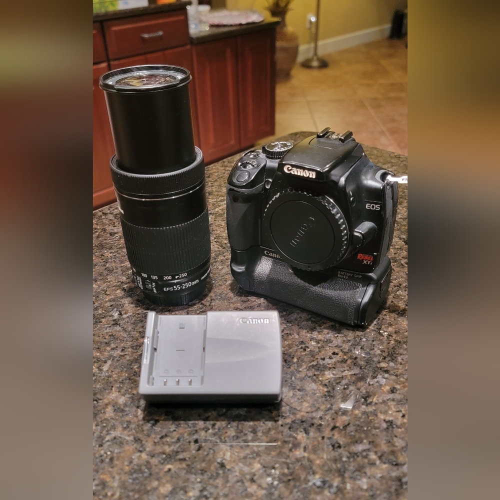 CANON REBEL XTi EFS 55-250 Camera/Lens & CANON Battery Grip
